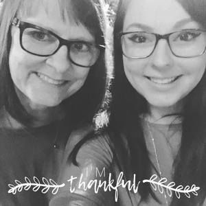 Meet your Posher, Lorie